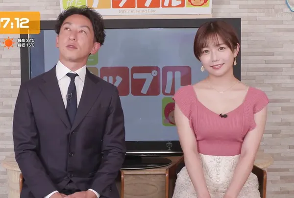 anh sex ngan 98 Nữ MC truyền hình xinh đẹp luôn trực tiếp với một chiếc bím đang ướt sũng